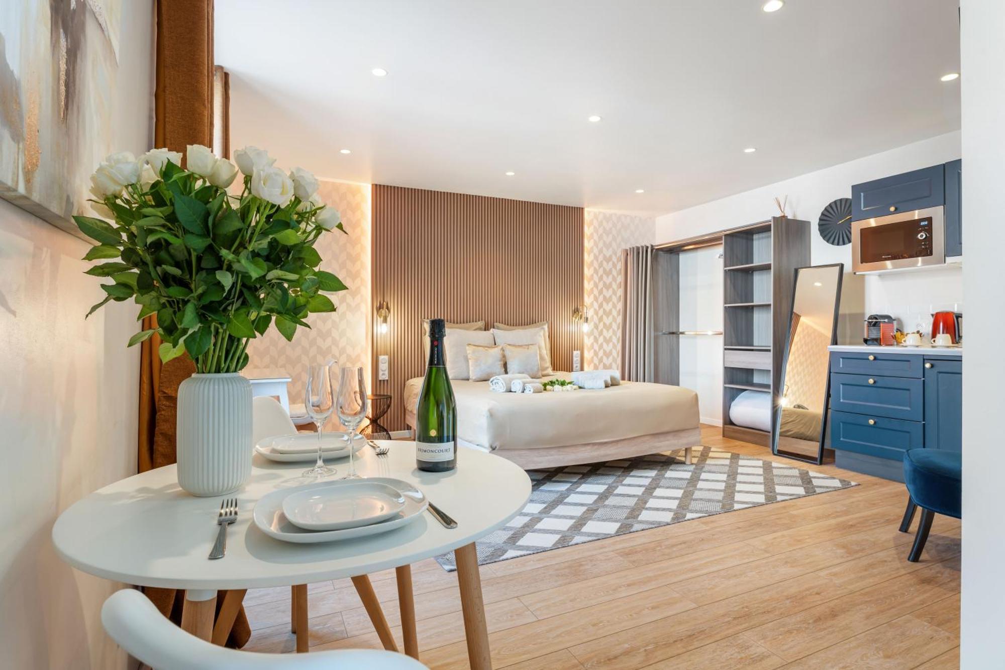 Nice Renting - Love Room Massena - Luxe Room - Jacuzzi - Terrace - King Bed - Ac Exterior photo